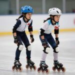 성인용 인라인세트와 아동용 인라인세트가 나란히 놓여 있는 사진. 헬멧과 보호대가 함께 구성되어 있음.