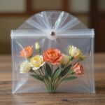 카네이션 조화가 달린 고급스러운 반투명 용돈봉투