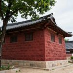 서울 강북구 우이동 봉황각 별관 붉은 벽돌 건물과 나무